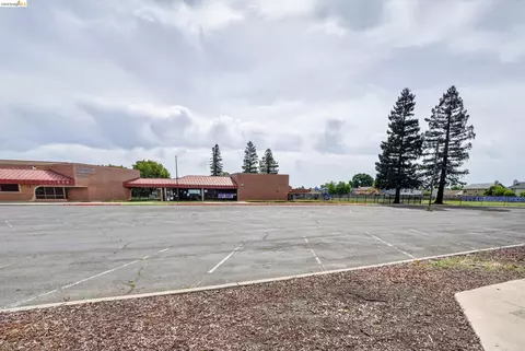 Exterior - 853 Sutherland Dr, Stockton, CA 95210 photo 8 of 8