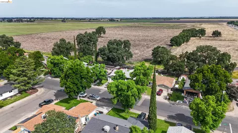 View/Area - 853 Sutherland Dr, Stockton, CA 95210 photo 7 of 10