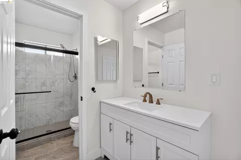 Bath - 853 Sutherland Dr, Stockton, CA 95210 photo 1 of 6