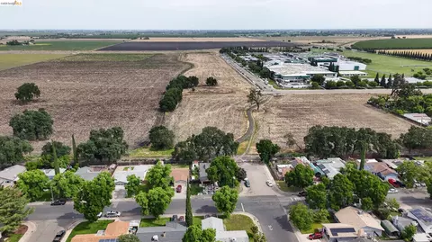 View/Area - 853 Sutherland Dr, Stockton, CA 95210 photo 8 of 10