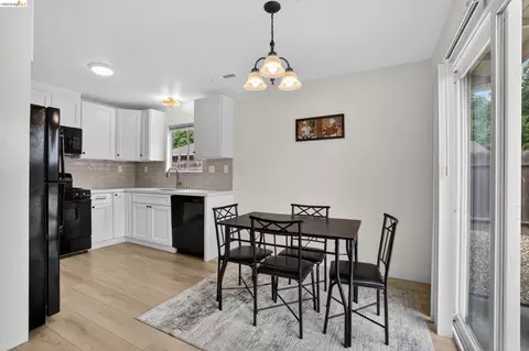 Dining - 853 Sutherland Dr, Stockton, CA 95210 photo 1 of 4