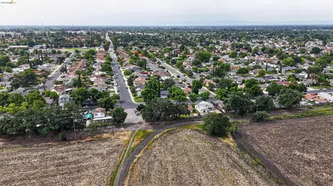 View/Area - 853 Sutherland Dr, Stockton, CA 95210 photo 9 of 10