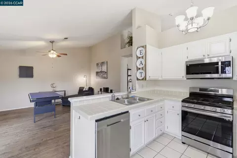 Kitchen - 2805 Ford Ct, Antioch, CA 94509 photo 2 of 2
