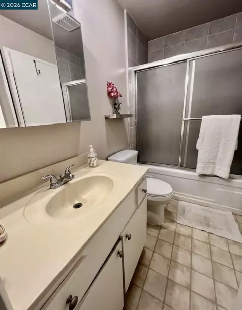 Bath - 1815 Wildbrook Ct #C, Concord, CA 94521 photo 3 of 4