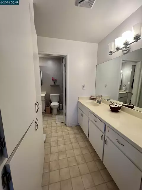 Bath - 1815 Wildbrook Ct #C, Concord, CA 94521 photo 4 of 4