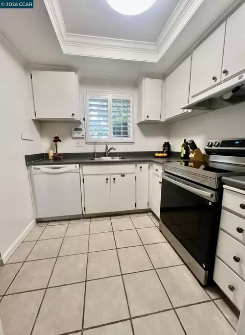 Kitchen - 1815 Wildbrook Ct #C, Concord, CA 94521 photo 2 of 3