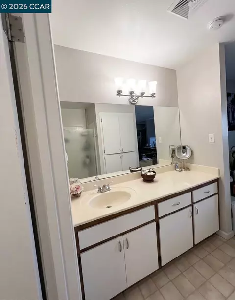 Bath - 1815 Wildbrook Ct #C, Concord, CA 94521 photo 2 of 4