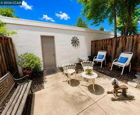 Exterior - 1815 Wildbrook Ct #C, Concord, CA 94521 photo 4 of 8
