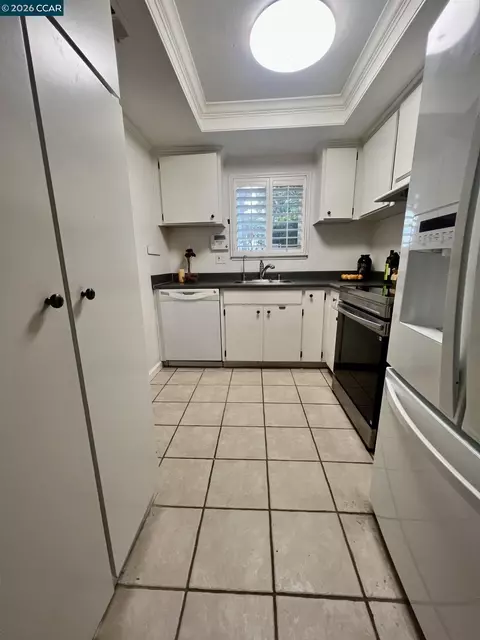 Kitchen - 1815 Wildbrook Ct #C, Concord, CA 94521 photo 3 of 3