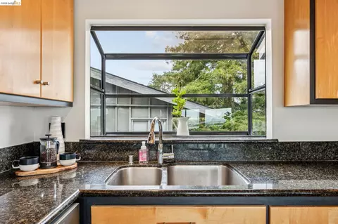Kitchen - 862 Hillside Ave, Albany, CA 94706 photo 2 of 4