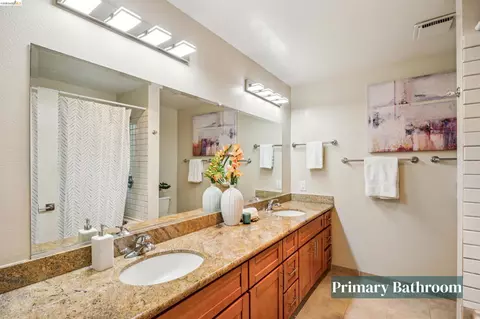 Bath - 862 Hillside Ave, Albany, CA 94706 photo 2 of 3