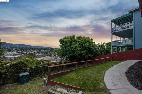 Exterior - 862 Hillside Ave, Albany, CA 94706 photo 13 of 13