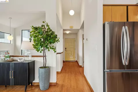 Entry Way - 862 Hillside Ave, Albany, CA 94706 photo 2 of 6