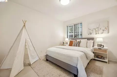 Bedroom - 862 Hillside Ave, Albany, CA 94706 photo 8 of 11
