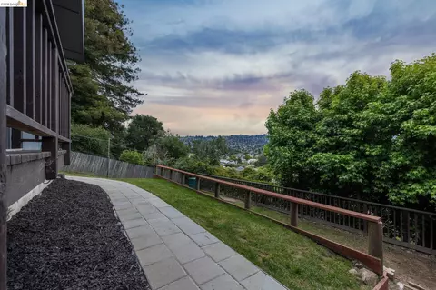 Exterior - 862 Hillside Ave, Albany, CA 94706 photo 9 of 13