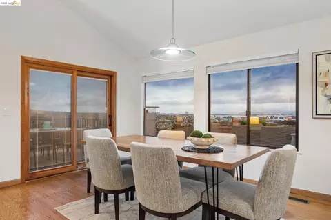 Dining - 862 Hillside Ave, Albany, CA 94706 photo 3 of 6