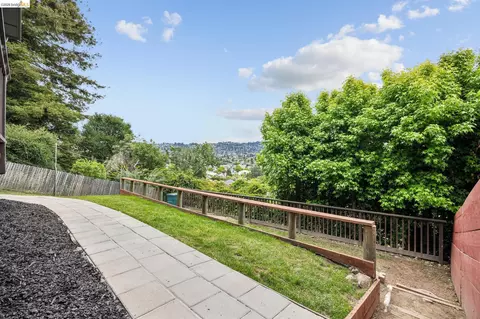Exterior - 862 Hillside Ave, Albany, CA 94706 photo 10 of 13