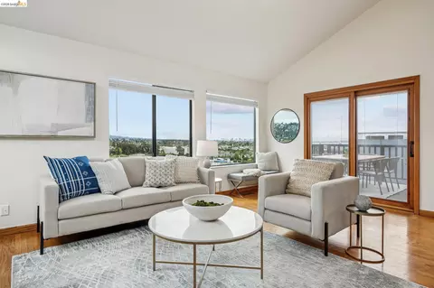 Living - 862 Hillside Ave, Albany, CA 94706 photo 6 of 8