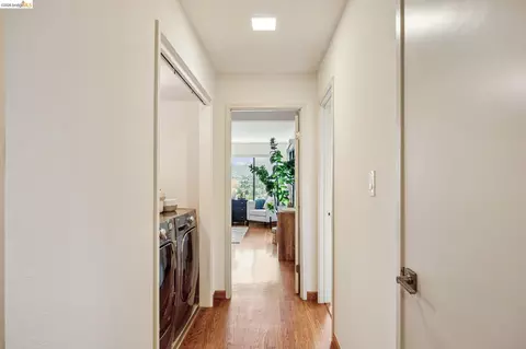 Entry Way - 862 Hillside Ave, Albany, CA 94706 photo 3 of 6