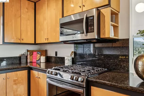 Kitchen - 862 Hillside Ave, Albany, CA 94706 photo 3 of 4