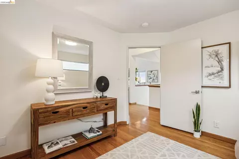 Entry Way - 862 Hillside Ave, Albany, CA 94706 photo 5 of 6