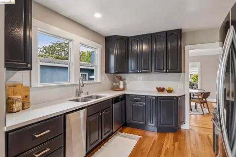 Kitchen - 922 Carmel Ave, Albany, CA 94706 photo 4 of 6