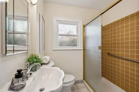 Bath - 922 Carmel Ave, Albany, CA 94706 photo 1 of 9