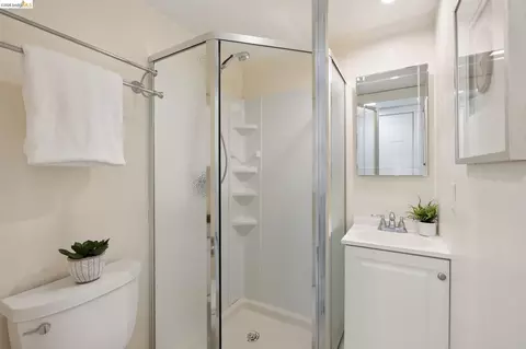 Bath - 922 Carmel Ave, Albany, CA 94706 photo 9 of 9
