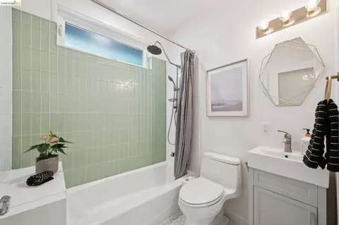 Bath - 1908 Blake St, Berkeley, CA 94704 photo 3 of 3