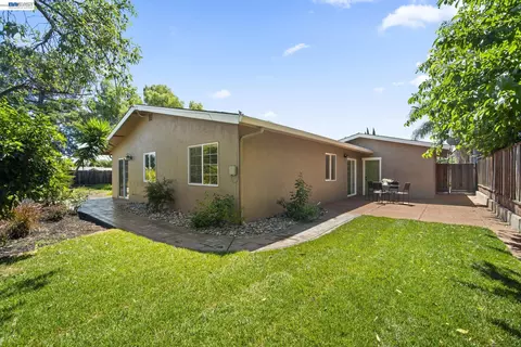 Exterior - 38 Kings Ct, Bay Point, CA 94565 photo 4 of 13