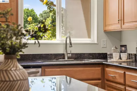 Kitchen - 38 Kings Ct, Bay Point, CA 94565 photo 7 of 8