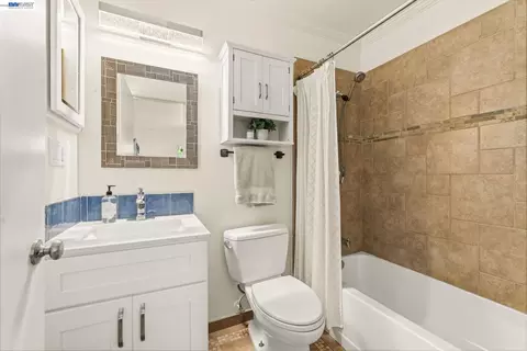 Bath - 38 Kings Ct, Bay Point, CA 94565 photo 1 of 2