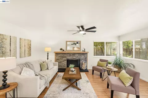 Living - 38 Kings Ct, Bay Point, CA 94565 photo 4 of 4