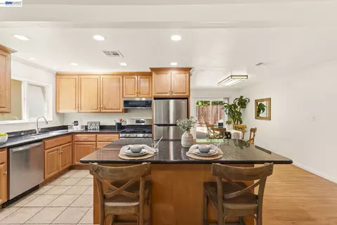 Kitchen - 38 Kings Ct, Bay Point, CA 94565 photo 2 of 8
