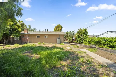 Exterior - 38 Kings Ct, Bay Point, CA 94565 photo 8 of 13