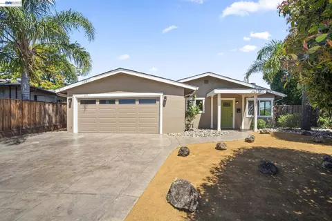 Exterior - 38 Kings Ct, Bay Point, CA 94565 photo 10 of 13