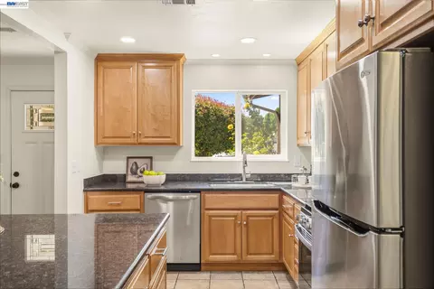 Kitchen - 38 Kings Ct, Bay Point, CA 94565 photo 5 of 8