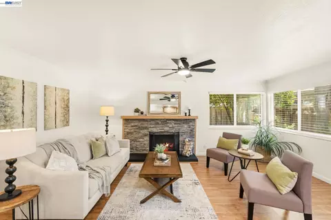 Living - 38 Kings Ct, Bay Point, CA 94565 photo 3 of 4