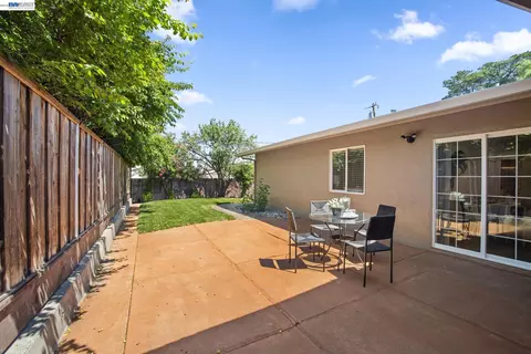 Exterior - 38 Kings Ct, Bay Point, CA 94565 photo 2 of 13