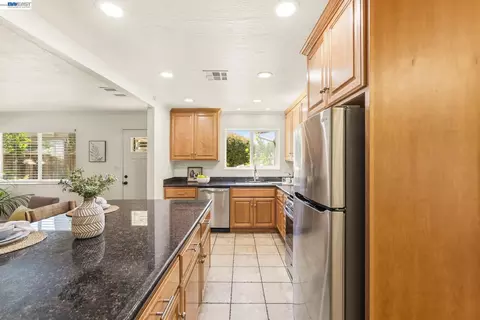 Kitchen - 38 Kings Ct, Bay Point, CA 94565 photo 4 of 8