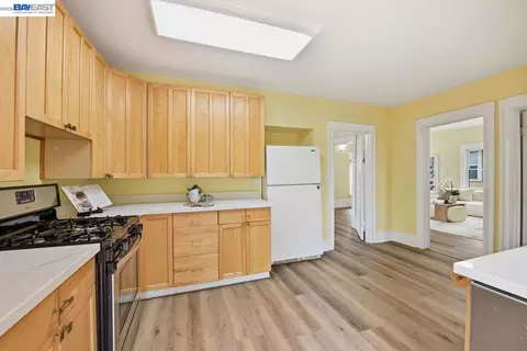 Kitchen - 359 Parrott St, San Leandro, CA 94577 photo 3 of 4