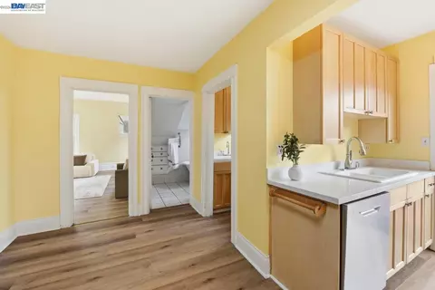 Entry Way - 359 Parrott St, San Leandro, CA 94577 photo 1 of 3
