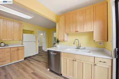 Kitchen - 359 Parrott St, San Leandro, CA 94577 photo 4 of 4