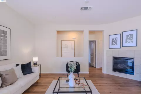 Living - 2586 Tampico Dr, Bay Point, CA 94565 photo 4 of 5