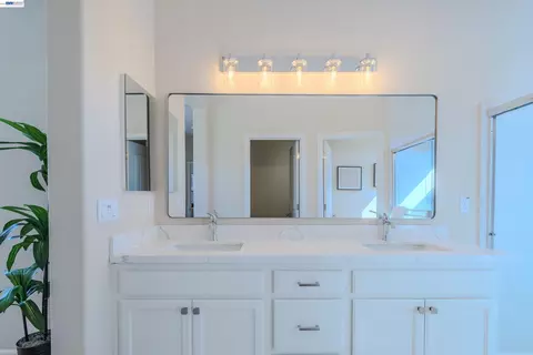 Bath - 2586 Tampico Dr, Bay Point, CA 94565 photo 3 of 5