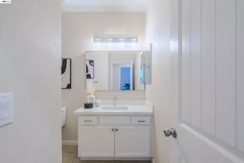 Bath - 2586 Tampico Dr, Bay Point, CA 94565 photo 4 of 5