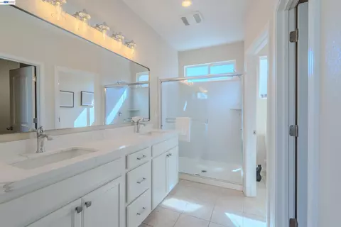 Bath - 2586 Tampico Dr, Bay Point, CA 94565 photo 1 of 5