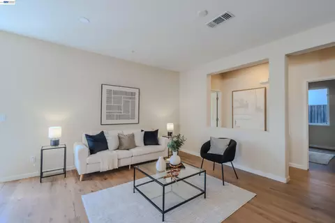 Living - 2586 Tampico Dr, Bay Point, CA 94565 photo 3 of 5