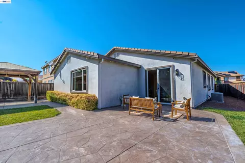Exterior - 2586 Tampico Dr, Bay Point, CA 94565 photo 4 of 6