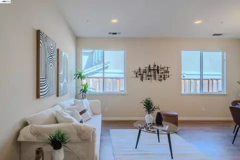 Living - 2586 Tampico Dr, Bay Point, CA 94565 photo 2 of 5